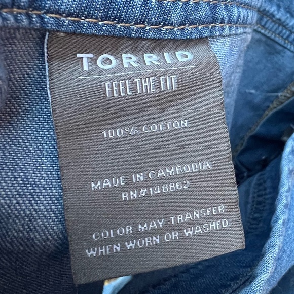 Torrid 5 Inch Lightweight Medium Wash Denim Shortall Overalls Size 18 - Picture 5 of 9